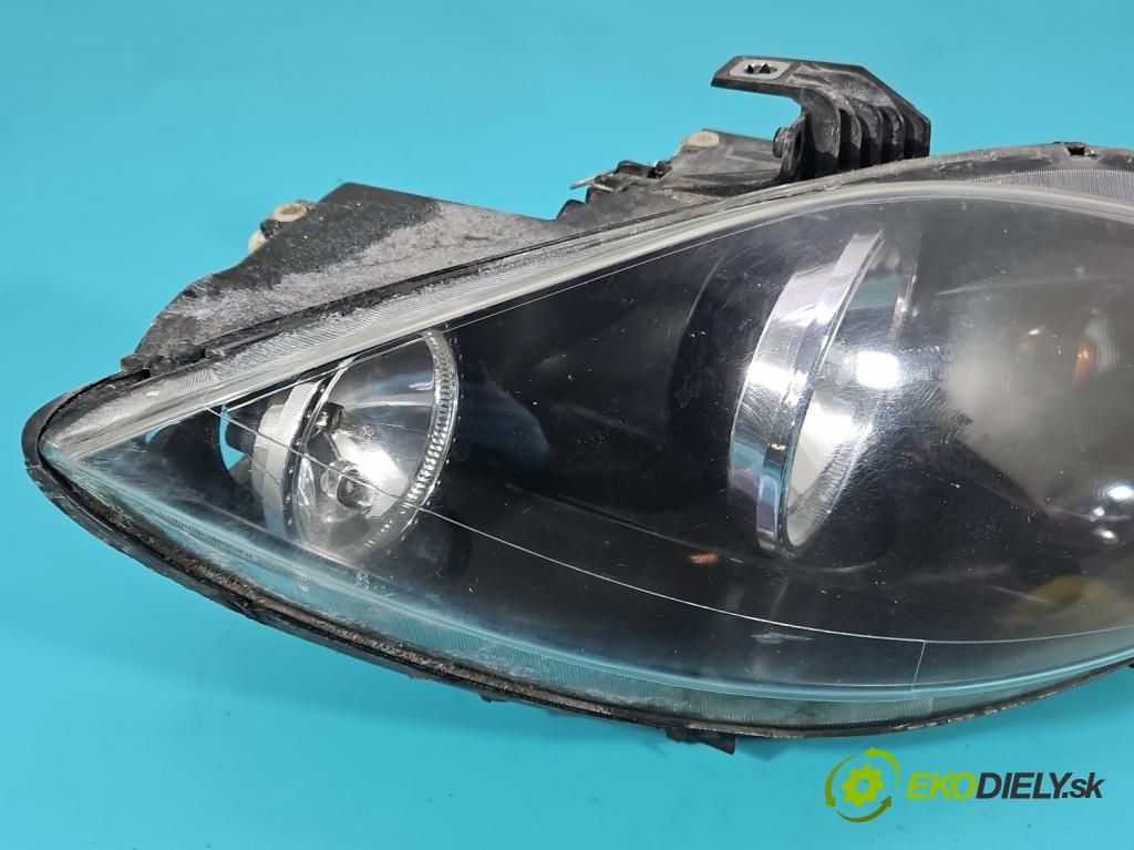 Seat Leon II 2005-2012 1.6 8V 102 HP manual 75 kW 1595 cm3 5- Reflektor: pravý 5P1941006D (Pravé)