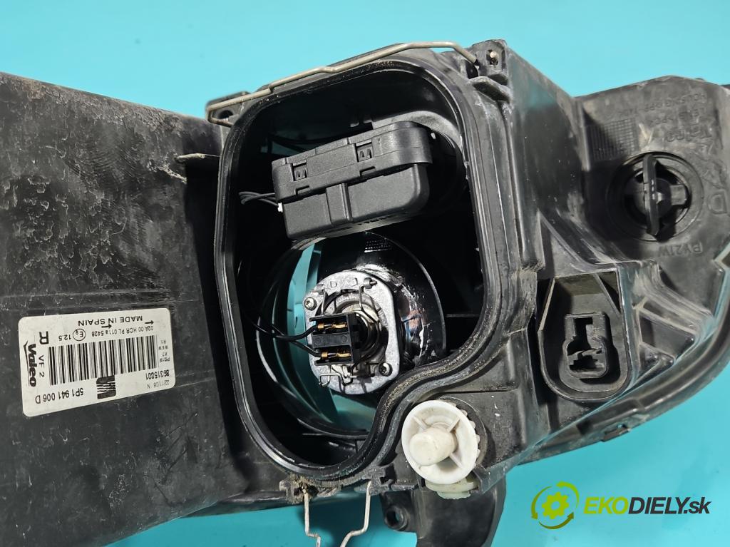 Seat Leon II 2005-2012 1.6 8V 102 HP manual 75 kW 1595 cm3 5- Reflektor: pravý 5P1941006D (Pravé)