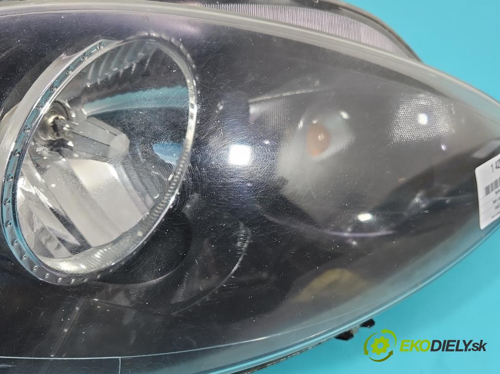 Seat Leon II 2005-2012 1.6 8V 102 HP manual 75 kW 1595 cm3 5- Reflektor: pravý 5P1941006D (Pravé)