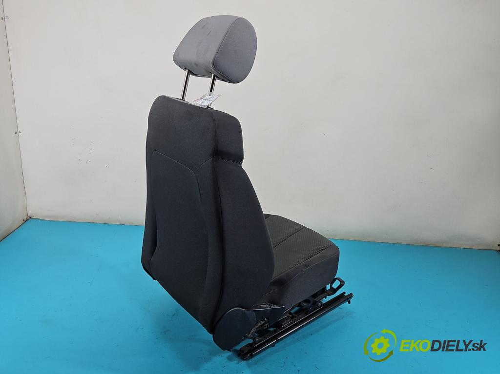Seat Leon II 2005-2012 1.6 8V 102 HP manual 75 kW 1595 cm3 5- Sedačka ľavý  (Sedačka, sedadlo)