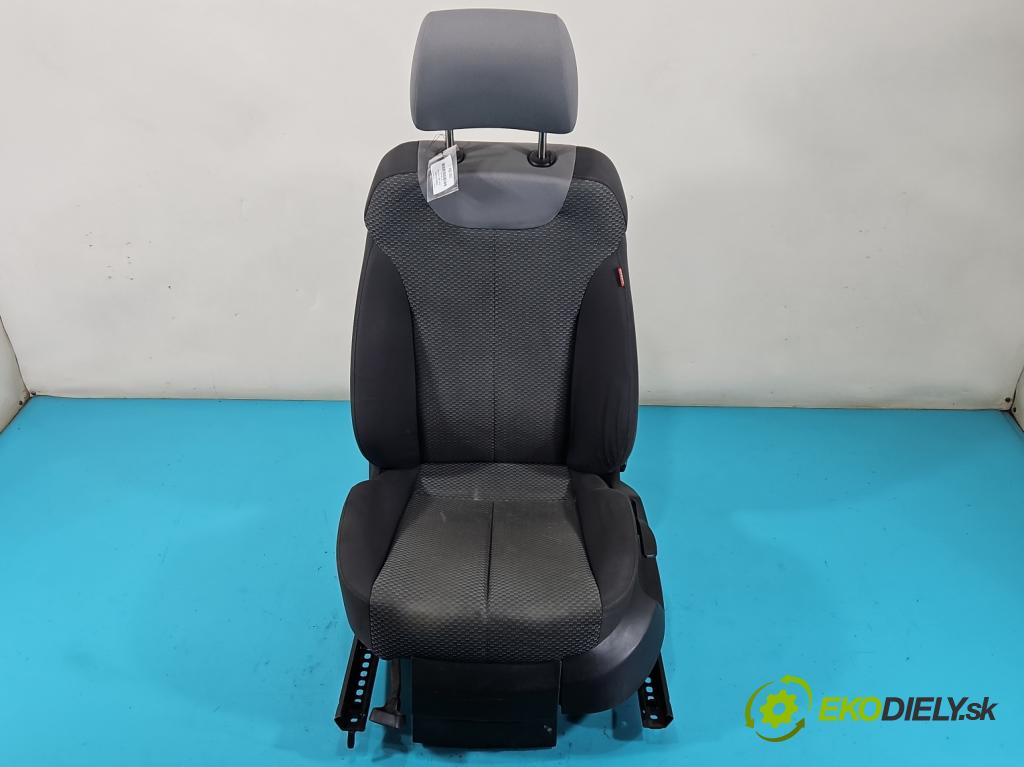 Seat Leon II 2005-2012 1.6 8V 102 HP manual 75 kW 1595 cm3 5- Sedačka ľavý  (Sedačka, sedadlo)