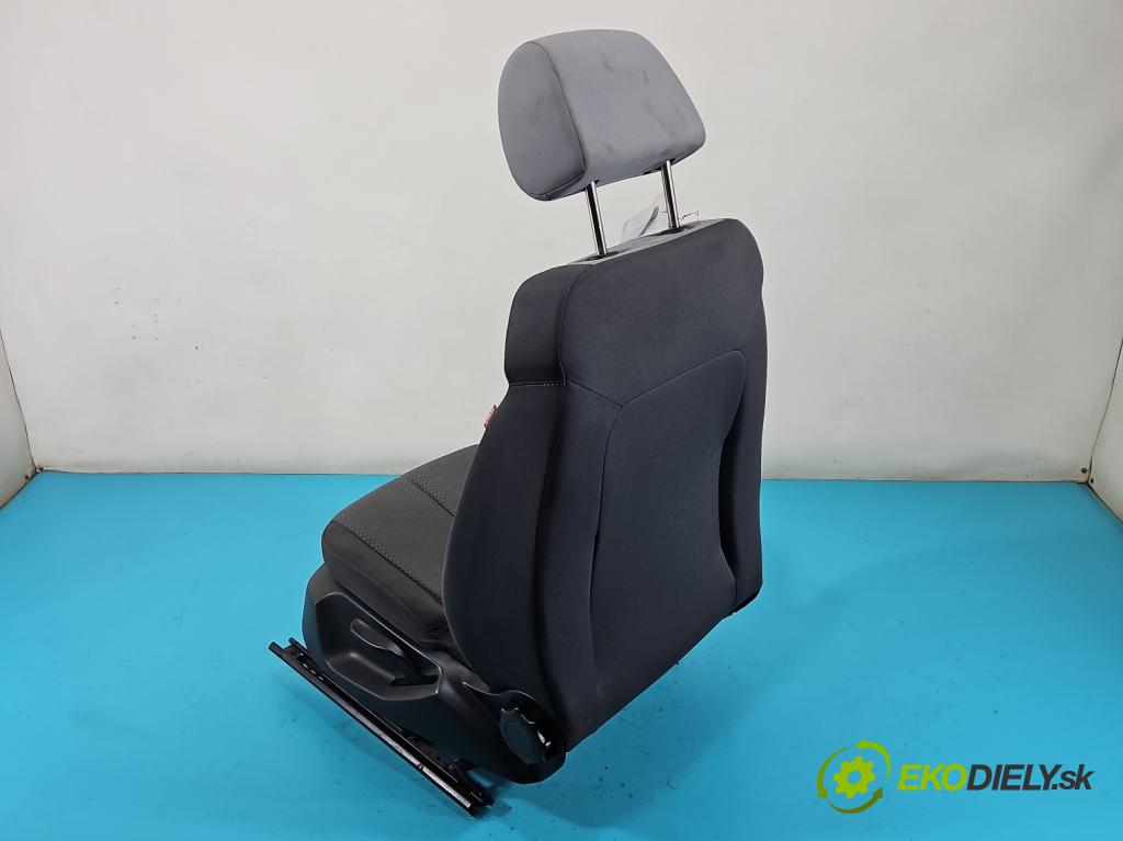 Seat Leon II 2005-2012 1.6 8V 102 HP manual 75 kW 1595 cm3 5- Sedačka ľavý  (Sedačka, sedadlo)