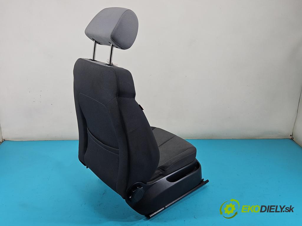 Seat Leon II 2005-2012 1.6 8V 102 HP manual 75 kW 1595 cm3 5- Sedačka pravý  (Sedačka, sedadlo)
