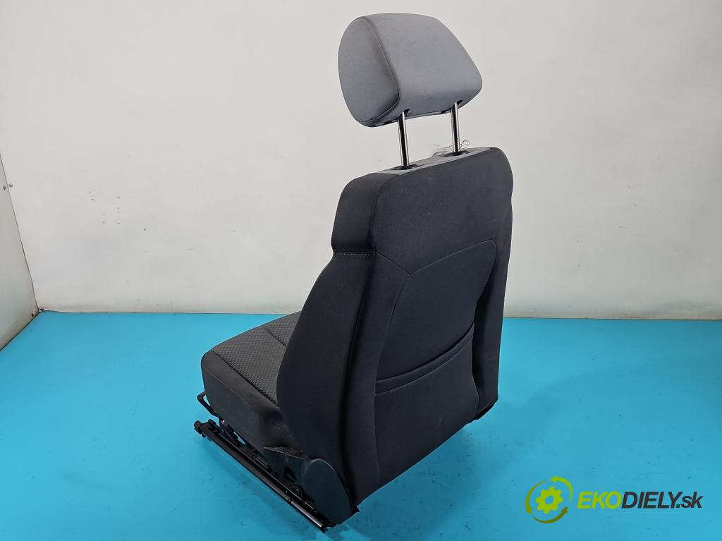 Seat Leon II 2005-2012 1.6 8V 102 HP manual 75 kW 1595 cm3 5- Sedačka pravý  (Sedačka, sedadlo)