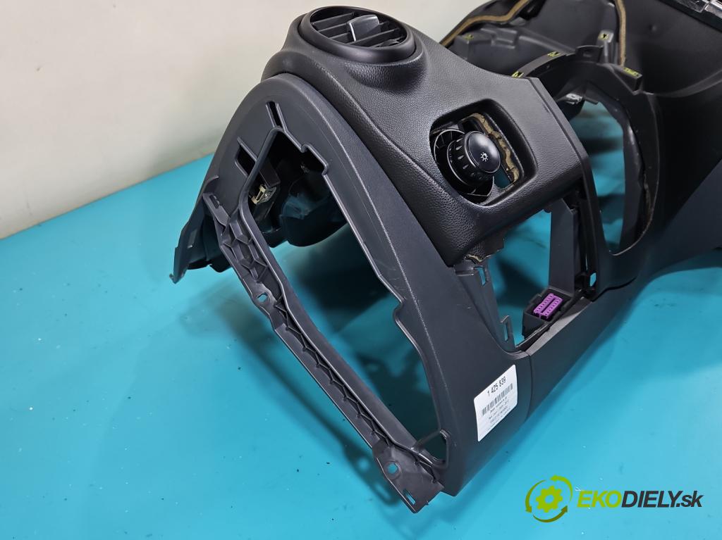 Seat Leon II 2005-2012 1.6 8V 102 HP manual 75 kW 1595 cm3 5- kokpit,pristrojová doska rozdeľovacia