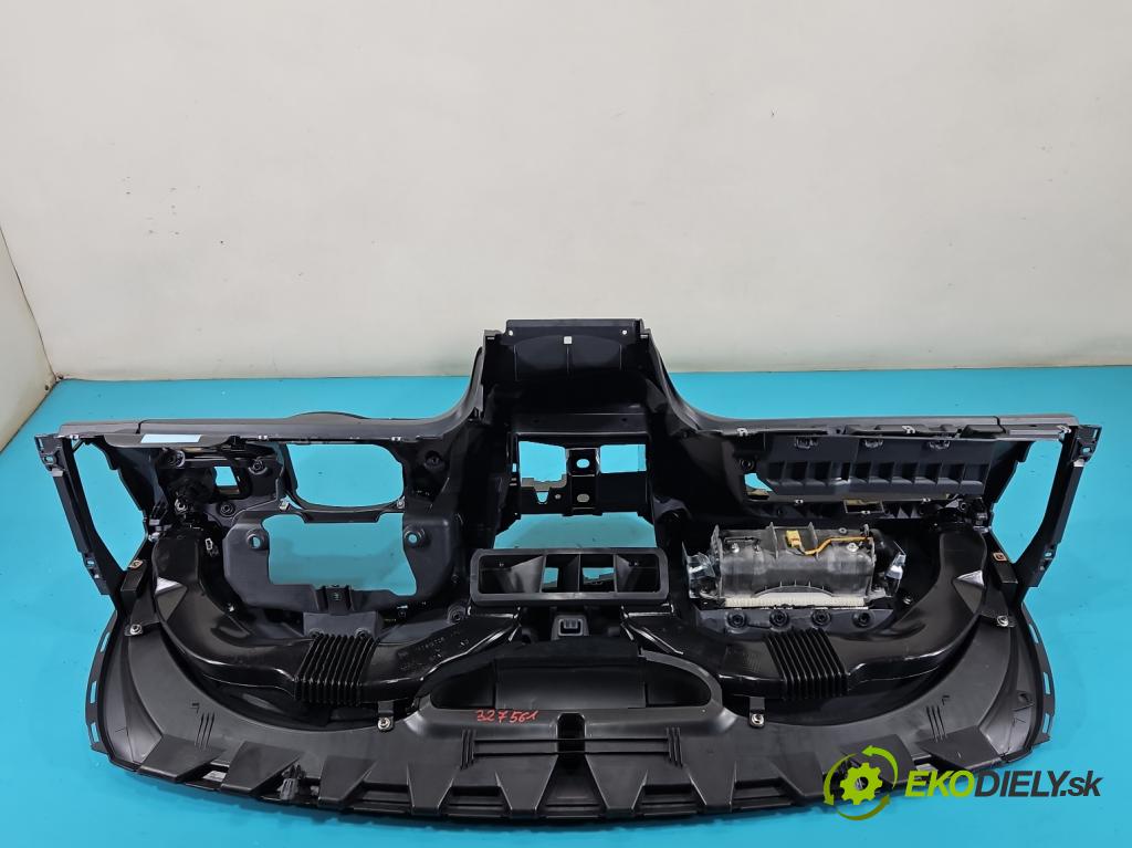 Seat Leon II 2005-2012 1.6 8V 102 HP manual 75 kW 1595 cm3 5- kokpit,pristrojová doska rozdeľovacia