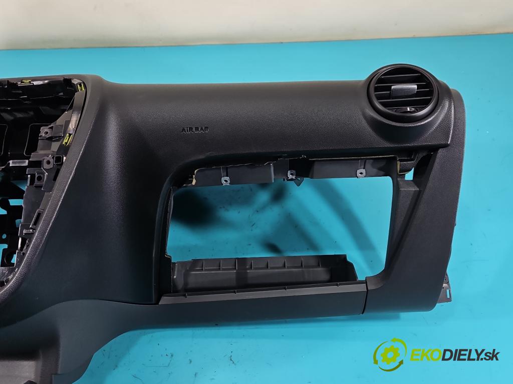 Seat Leon II 2005-2012 1.6 8V 102 HP manual 75 kW 1595 cm3 5- kokpit,pristrojová doska rozdeľovacia