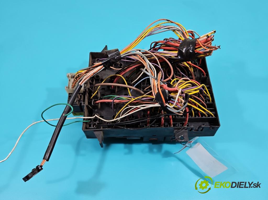 Renault Mascott 1999-2010 2.8 TD 86 hp manual 63 kW 2800 cm3 5- skříňka pojistková 7703297587 (Pojistkové skříňky)