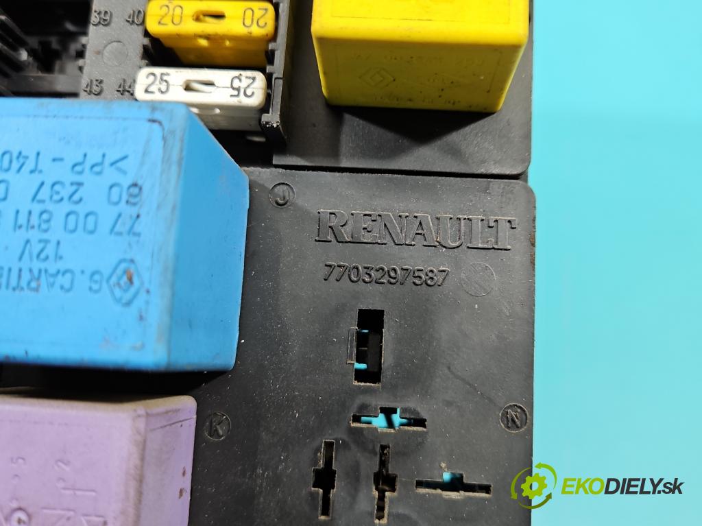 Renault Mascott 1999-2010 2.8 TD 86 hp manual 63 kW 2800 cm3 5- skříňka pojistková 7703297587 (Pojistkové skříňky)