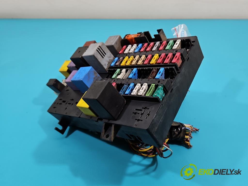 Renault Mascott 1999-2010 2.8 TD 86 hp manual 63 kW 2800 cm3 5- skříňka pojistková 7703297587 (Pojistkové skříňky)