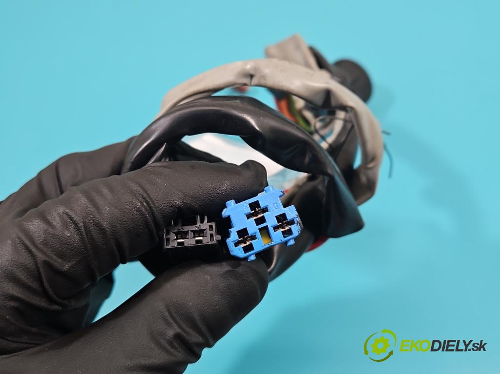 Peugeot Partner I 1996-2008 1.4 8V 75 HP manual 55 kW 1360 cm3 5- Spínačka  (Spínacie skrinky a kľúče)