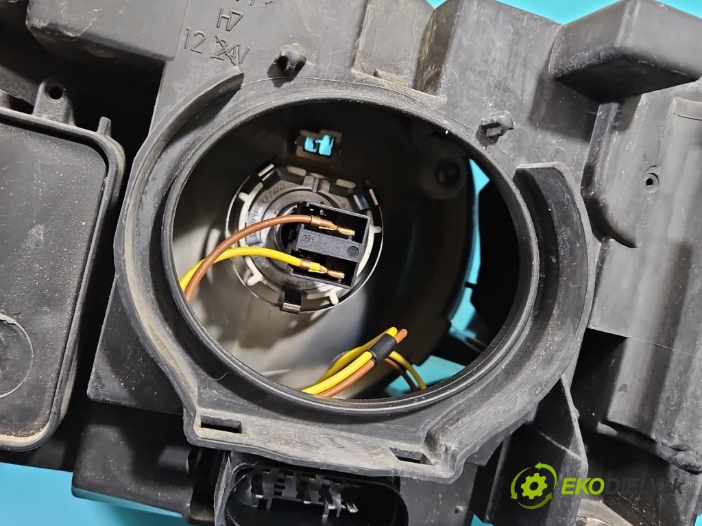 Audi A4 B7 2004-2008 2.0 TDi 170 HP manual 125 kW 1968 cm3 5- Reflektor: pravý 0301219202 (Pravé)