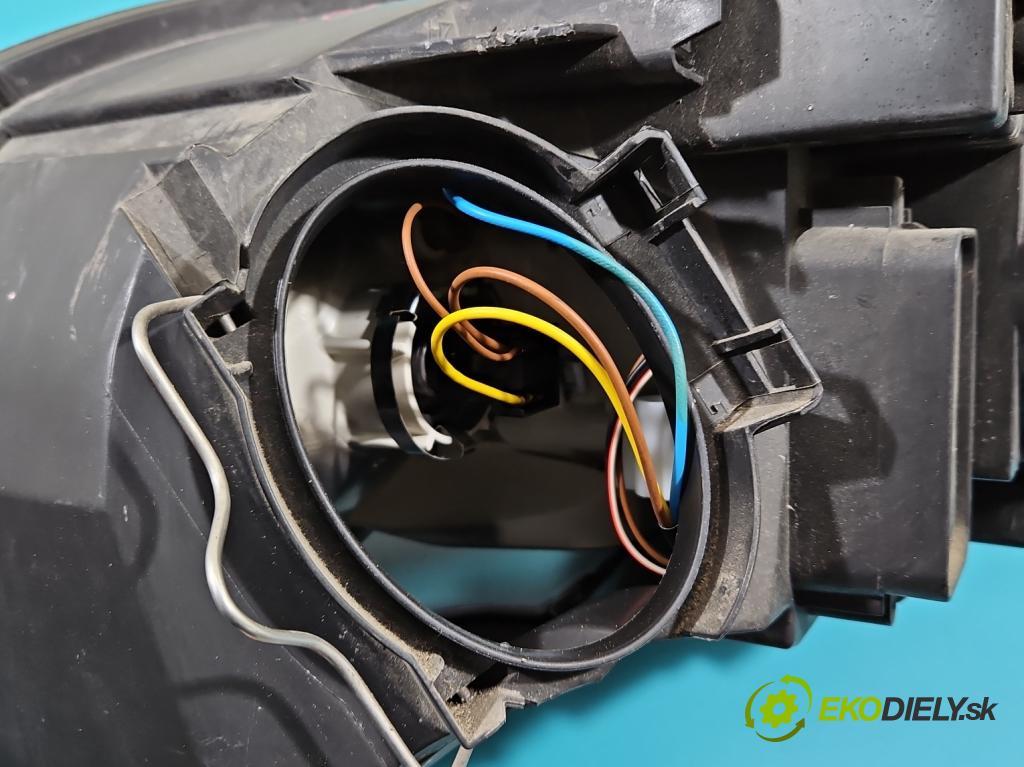 Audi A4 B7 2004-2008 2.0 TDi 170 HP manual 125 kW 1968 cm3 5- Reflektor: pravý 0301219202 (Pravé)