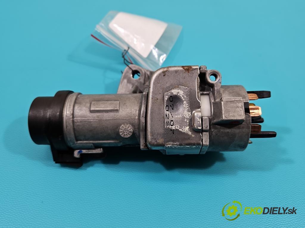 Audi A4 B7 2004-2008 2.0 TDi 170 HP manual 125 kW 1968 cm3 5- Spínačka 4B0905851Q (Spínacie skrinky a kľúče)