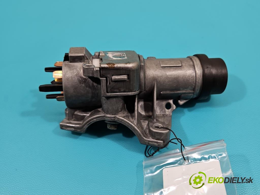 Audi A4 B7 2004-2008 2.0 TDi 170 HP manual 125 kW 1968 cm3 5- Spínačka 4B0905851Q (Spínacie skrinky a kľúče)