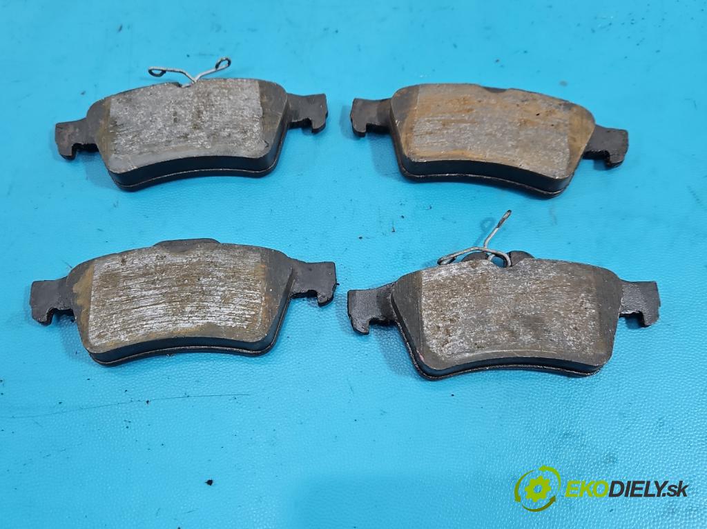 Peugeot 207 1.4 16V 88 hp manual 65 kW 1360 cm3 5- Štíty: posilovač zadní