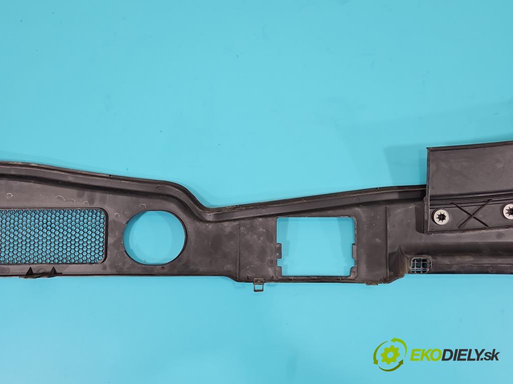 Audi Q5 2008-2016 2.0 TDi 170 HP automatic 125 kW 1968 cm3 5- torpédo 8R1819447A (Torpédo (plast pod čelným sklom))