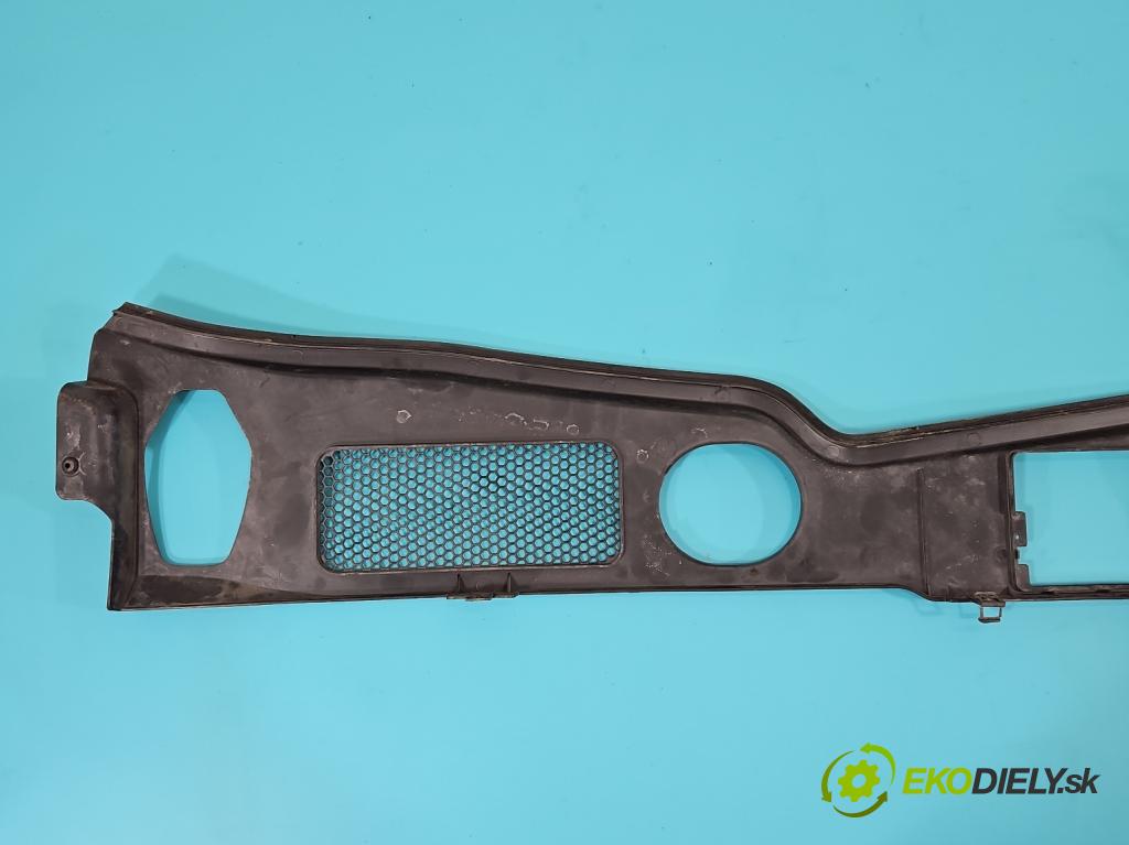 Audi Q5 2008-2016 2.0 TDi 170 HP automatic 125 kW 1968 cm3 5- torpédo 8R1819447A (Torpédo (plast pod čelným sklom))