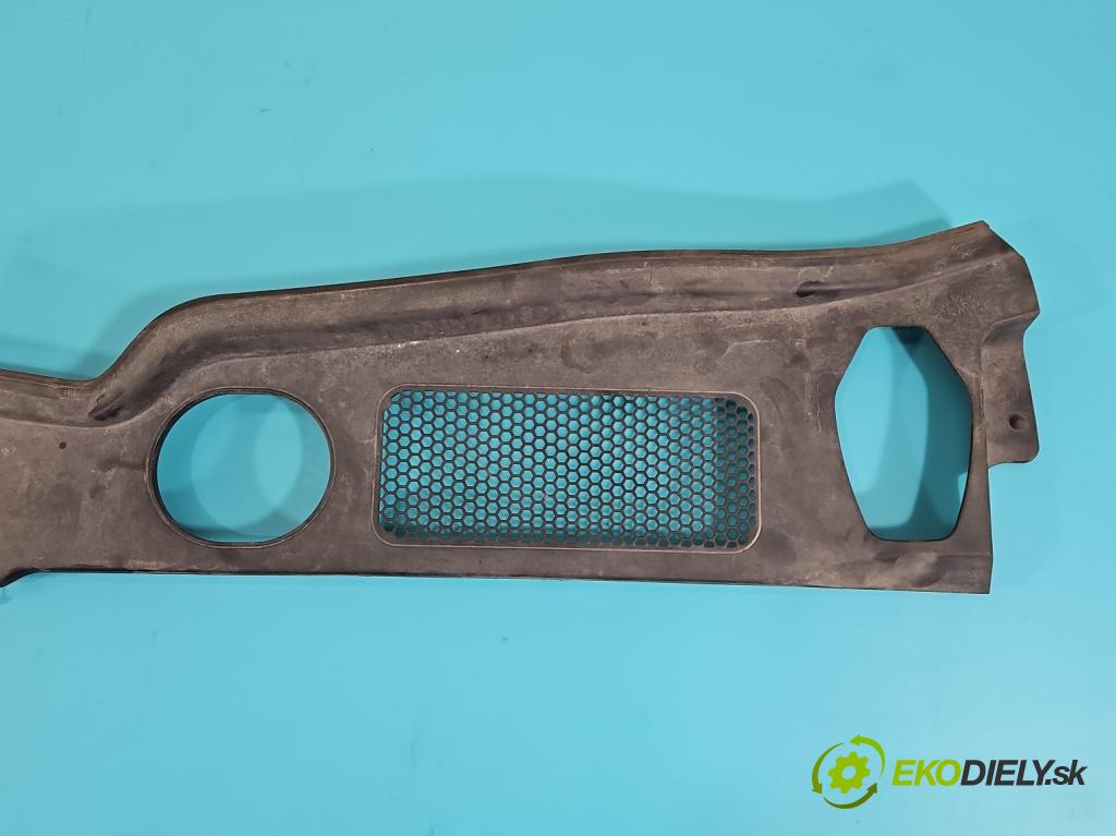 Audi Q5 2008-2016 2.0 TDi 170 HP automatic 125 kW 1968 cm3 5- torpédo 8R1819447A (Torpédo (plast pod čelným sklom))