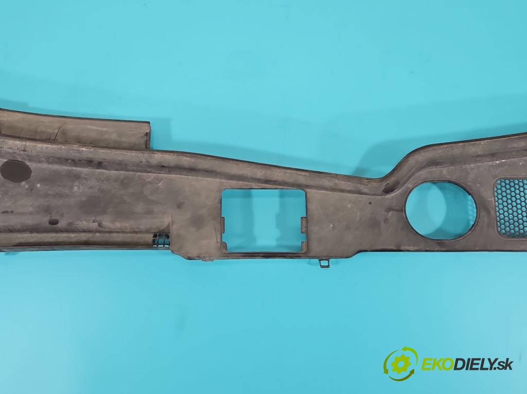 Audi Q5 2008-2016 2.0 TDi 170 HP automatic 125 kW 1968 cm3 5- torpédo 8R1819447A (Torpédo (plast pod čelným sklom))