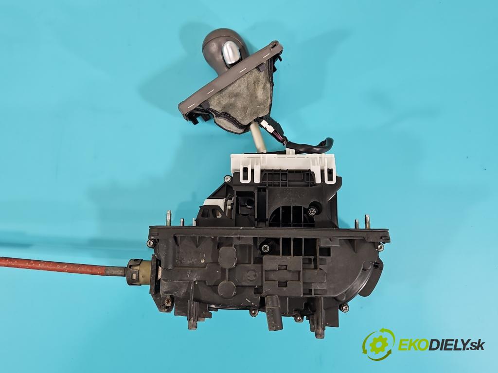 Audi Q5 2008-2016 2.0 TDi 170 HP automatic 125 kW 1968 cm3 5- Páka: Změny: stupeň,rýchlosť 8R1713041B (Rýchlostná páka (kulisa))