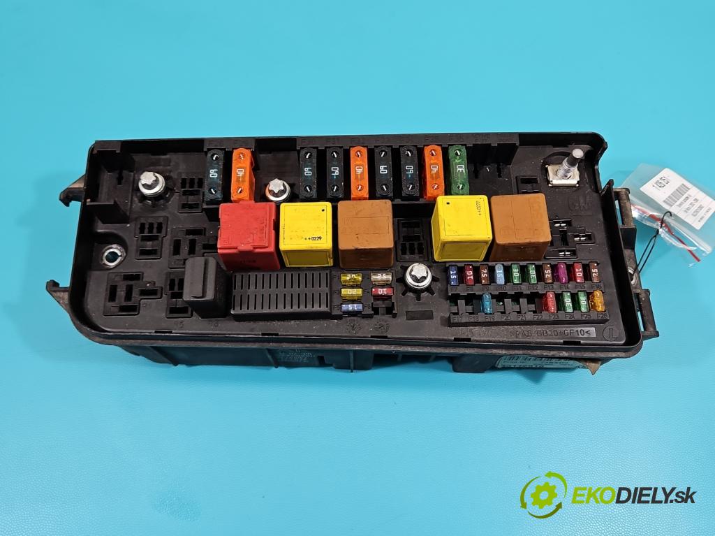 Opel Vectra C 2002-2008 2.0 dti 101 hp manual 74 kW 1995 cm3 4- skříňka pojistková 13112918 (Pojistkové skříňky)