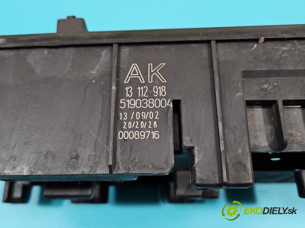 Opel Vectra C 2002-2008 2.0 dti 101 hp manual 74 kW 1995 cm3 4- skříňka pojistková 13112918 (Pojistkové skříňky)