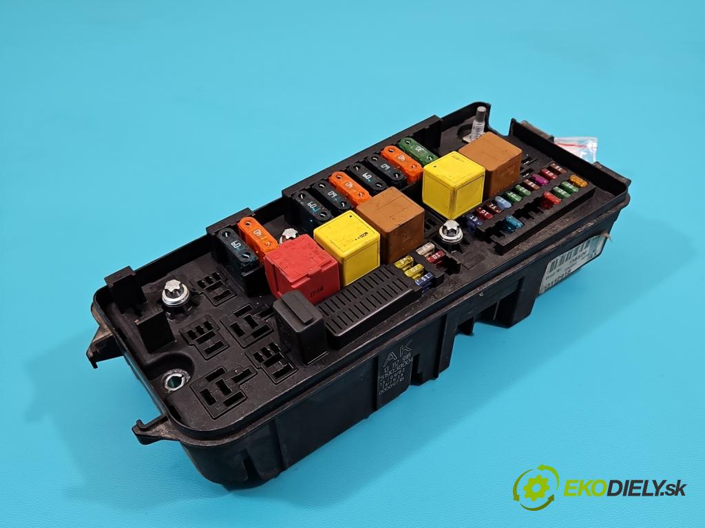 Opel Vectra C 2002-2008 2.0 dti 101 hp manual 74 kW 1995 cm3 4- skříňka pojistková 13112918 (Pojistkové skříňky)