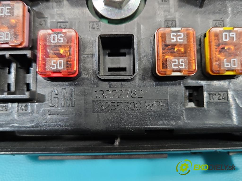 Opel Insignia A 2008-2017 2.0 cdti 160 hp automatic 118 kW 1956 cm3 5- skříňka pojistková 13275884 (Pojistkové skříňky)