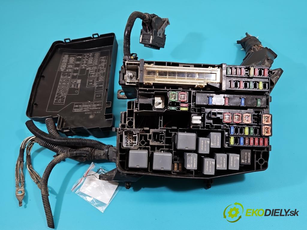 Toyota Avensis III T27 2009-2018 2.0 D4-D 143 hp manual 105 kW 1995 cm3 5- skříňka pojistková 82115-05C72 (Pojistkové skříňky)