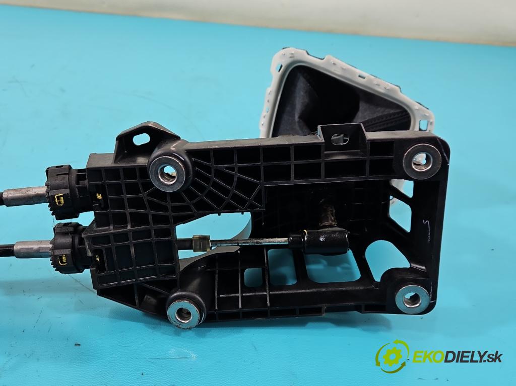 Toyota Avensis III T27 2009-2018 2.0 D4-D: 143 HP manual 105 kW 1995 cm3 5- Páka: Změny: stupeň,rýchlosť  (Rýchlostná páka (kulisa))