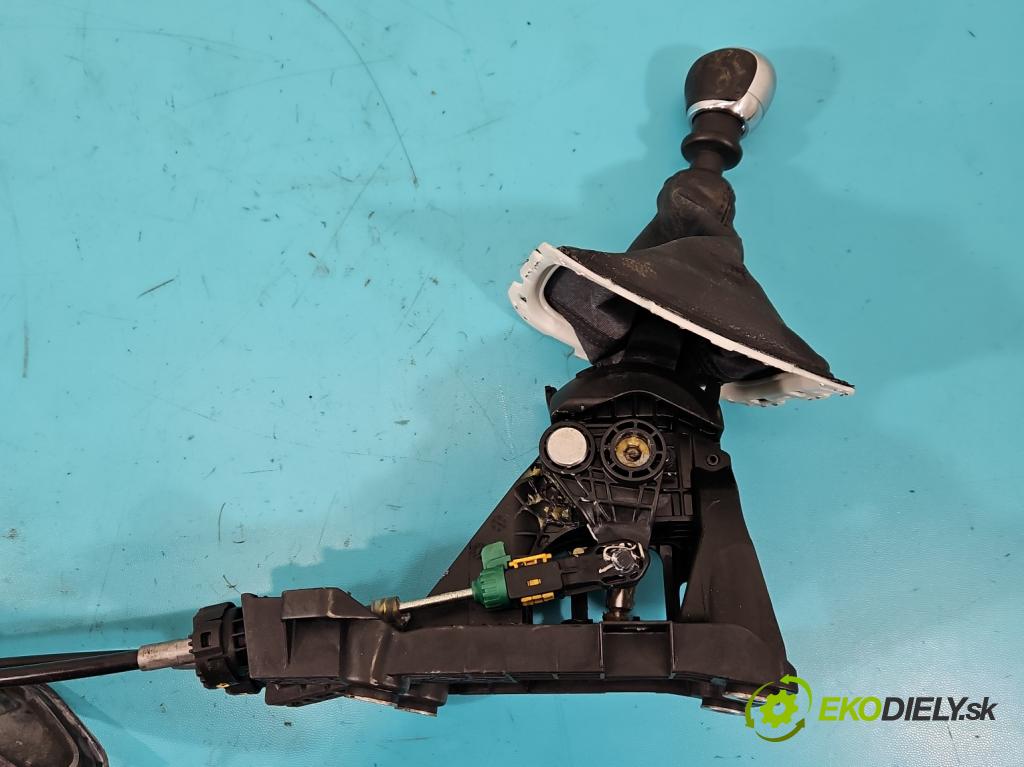 Toyota Avensis III T27 2009-2018 2.0 D4-D: 143 HP manual 105 kW 1995 cm3 5- Páka: Změny: stupeň,rýchlosť  (Rýchlostná páka (kulisa))