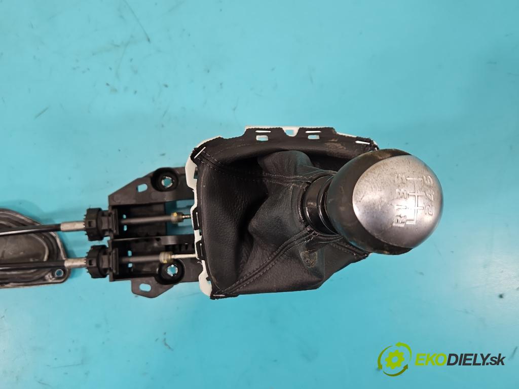 Toyota Avensis III T27 2009-2018 2.0 D4-D: 143 HP manual 105 kW 1995 cm3 5- Páka: Změny: stupeň,rýchlosť  (Rýchlostná páka (kulisa))