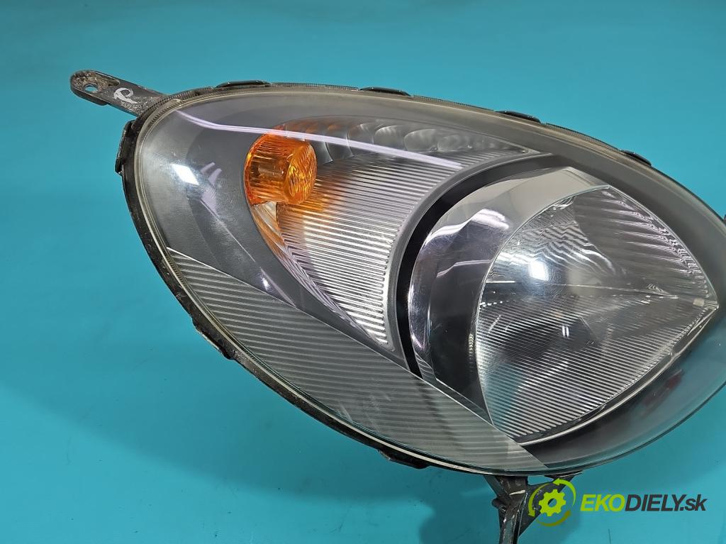 Toyota Yaris verso 1.3 vvti 86 HP manual 63 kW 1299 cm3 5- Reflektor: pravý  (Pravé)