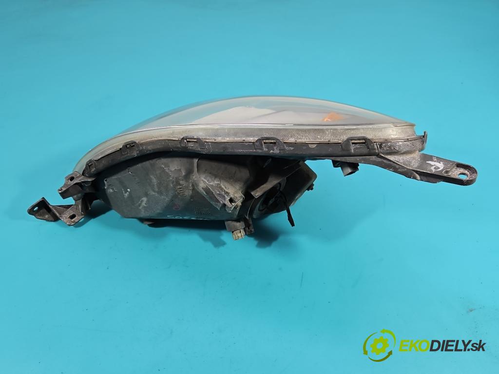 Toyota Yaris verso 1.3 vvti 86 HP manual 63 kW 1299 cm3 5- Reflektor: pravý  (Pravé)
