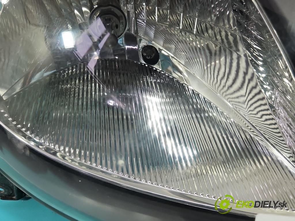 Toyota Yaris verso 1.3 vvti 86 HP manual 63 kW 1299 cm3 5- Reflektor: pravý  (Pravé)