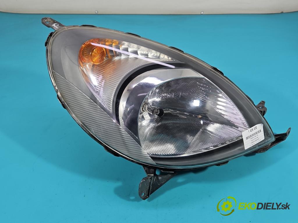 Toyota Yaris verso 1.3 vvti 86 HP manual 63 kW 1299 cm3 5- Reflektor: pravý  (Pravé)