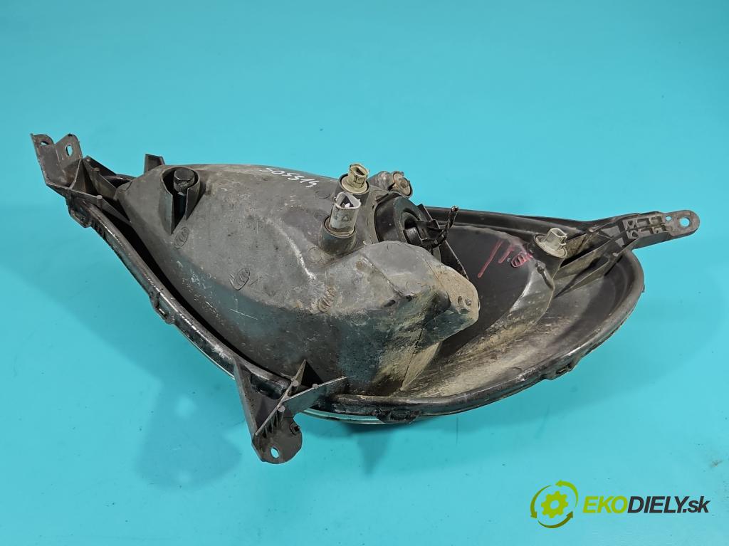 Toyota Yaris verso 1.3 vvti 86 HP manual 63 kW 1299 cm3 5- Reflektor: pravý  (Pravé)