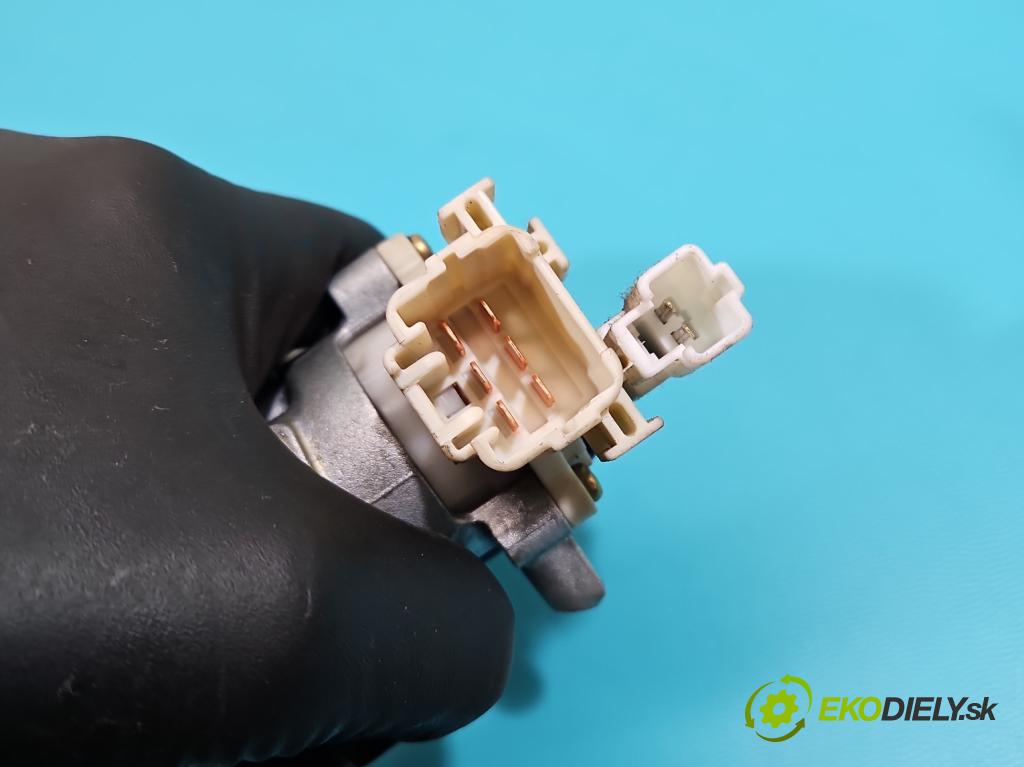 Toyota Yaris verso 1.3 vvti 86 HP manual 63 kW 1299 cm3 5- Spínačka  (Spínacie skrinky a kľúče)