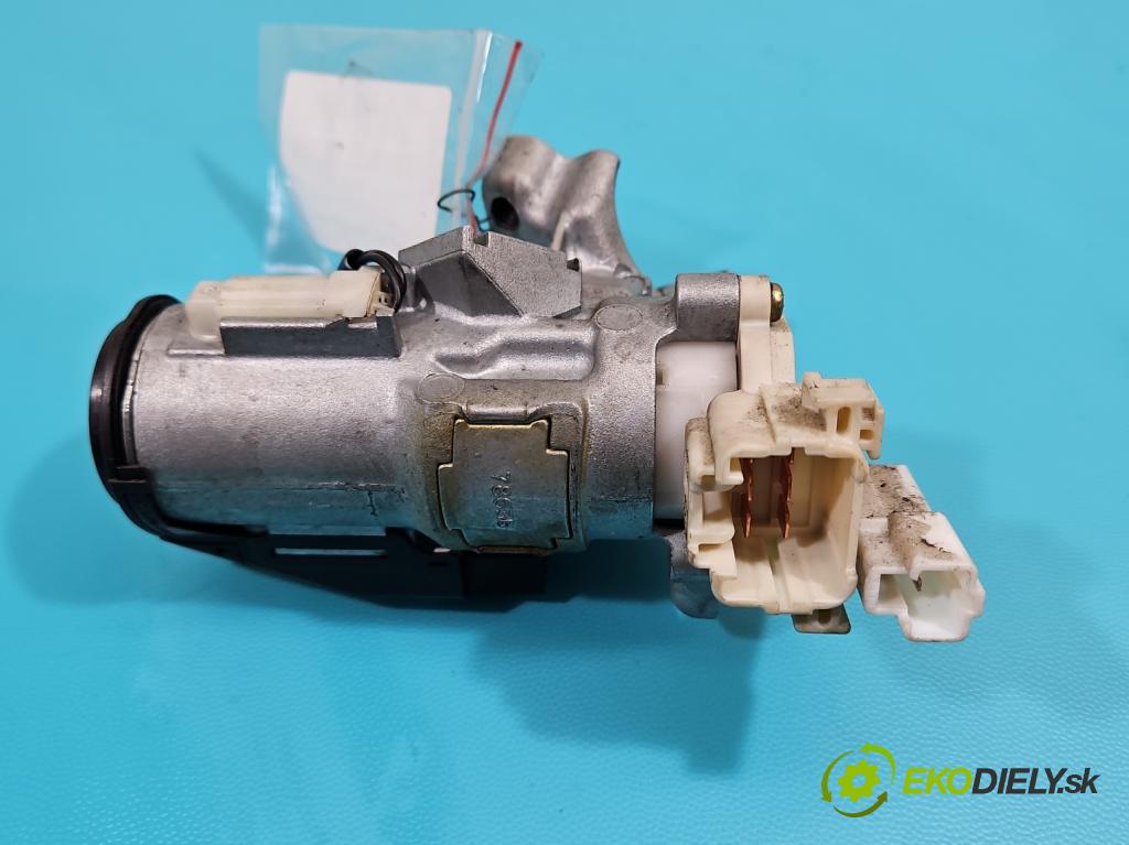 Toyota Yaris verso 1.3 vvti 86 HP manual 63 kW 1299 cm3 5- Spínačka  (Spínacie skrinky a kľúče)