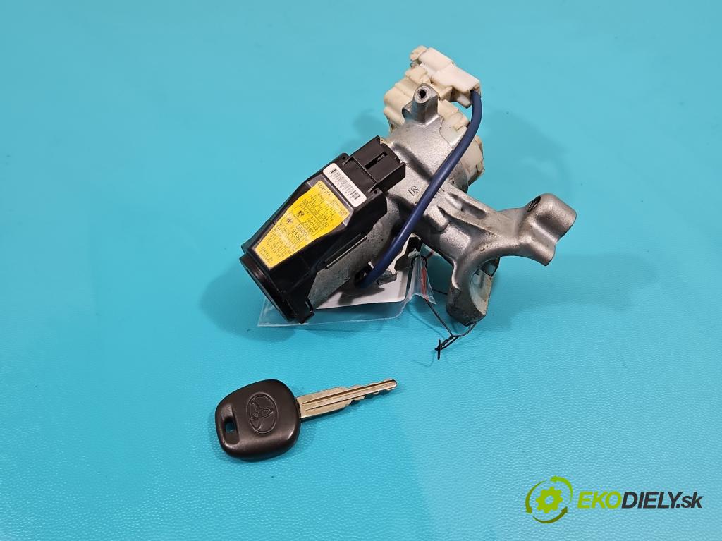Toyota Yaris verso 1.3 vvti 86 HP manual 63 kW 1299 cm3 5- Spínačka  (Spínacie skrinky a kľúče)