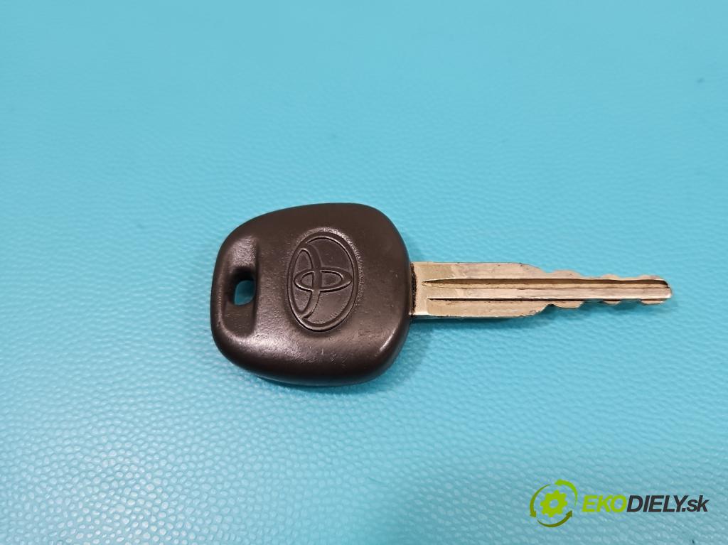 Toyota Yaris verso 1.3 vvti 86 HP manual 63 kW 1299 cm3 5- Spínačka  (Spínacie skrinky a kľúče)