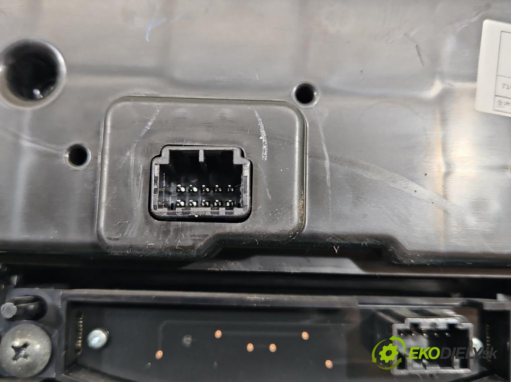 Nissan X-trail III T32 2013-2021 1.6 dci 131 HP manual 96 kW 1598 cm3 5- panel kúrenia 275004EAQA