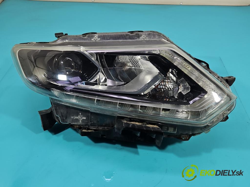 Nissan X-trail III T32 2013-2021 1.6 dci 131 HP manual 96 kW 1598 cm3 5- Reflektor: pravý  (Pravé)