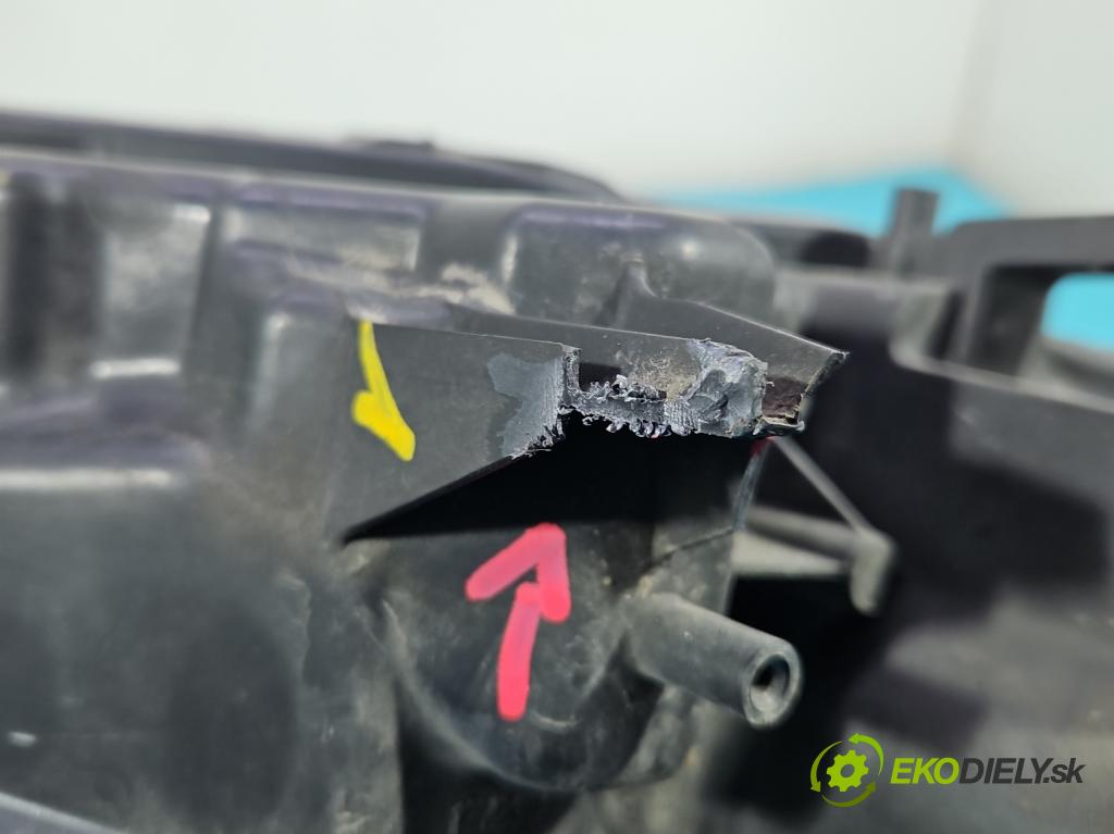 Nissan X-trail III T32 2013-2021 1.6 dci 131 HP manual 96 kW 1598 cm3 5- Reflektor: pravý  (Pravé)