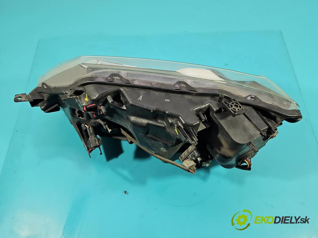 Nissan X-trail III T32 2013-2021 1.6 dci 131 HP manual 96 kW 1598 cm3 5- Reflektor: pravý  (Pravé)