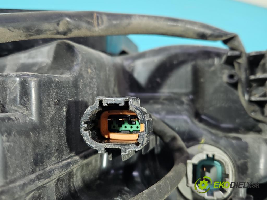 Nissan X-trail III T32 2013-2021 1.6 dci 131 HP manual 96 kW 1598 cm3 5- Reflektor: pravý  (Pravé)