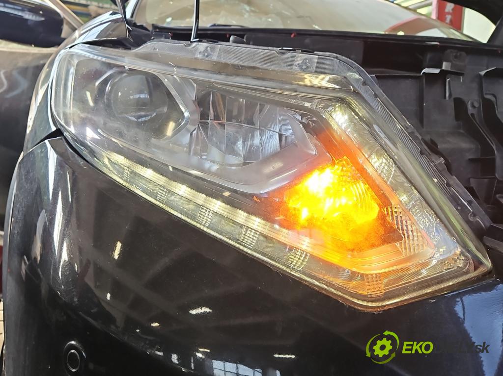 Nissan X-trail III T32 2013-2021 1.6 dci 131 HP manual 96 kW 1598 cm3 5- Reflektor: pravý  (Pravé)