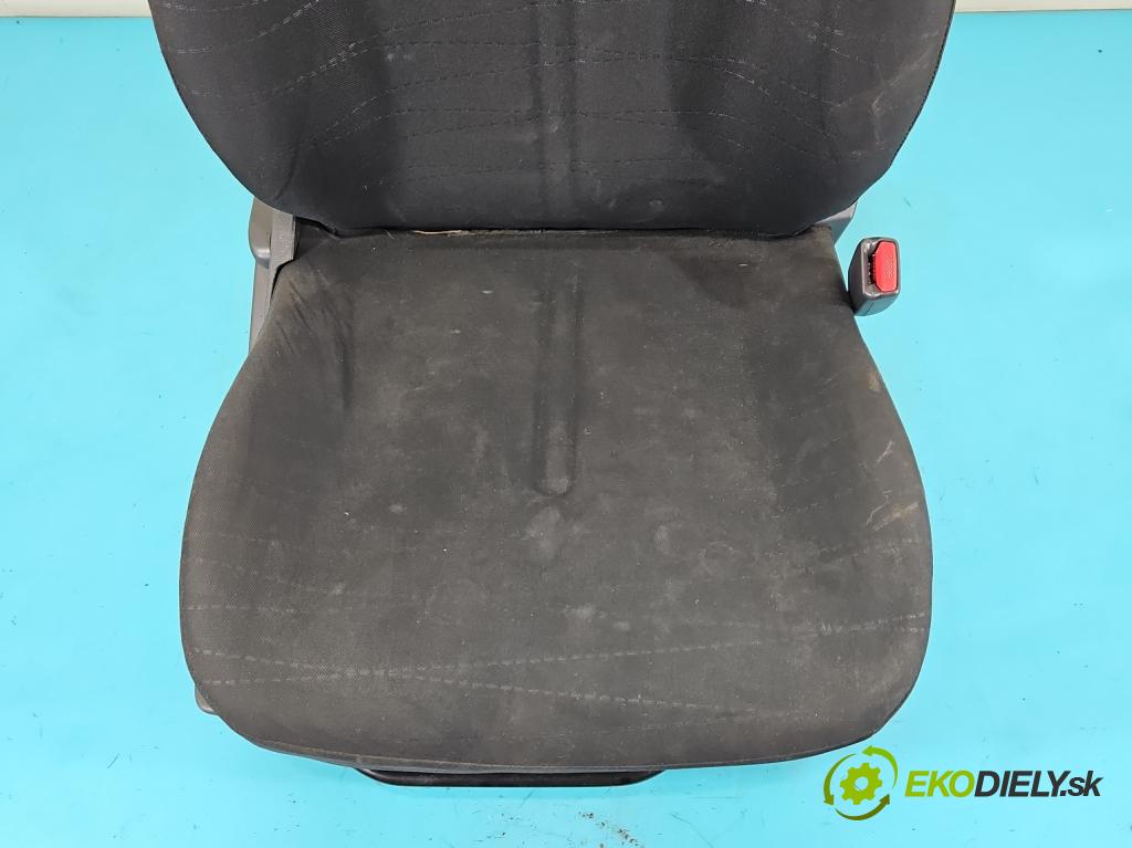 Toyota Yaris II 2005-2011 1.4 d4d 90 HP manual 66 kW 1364 cm3 5- Sedačka pravý  (Sedačka, sedadlo)