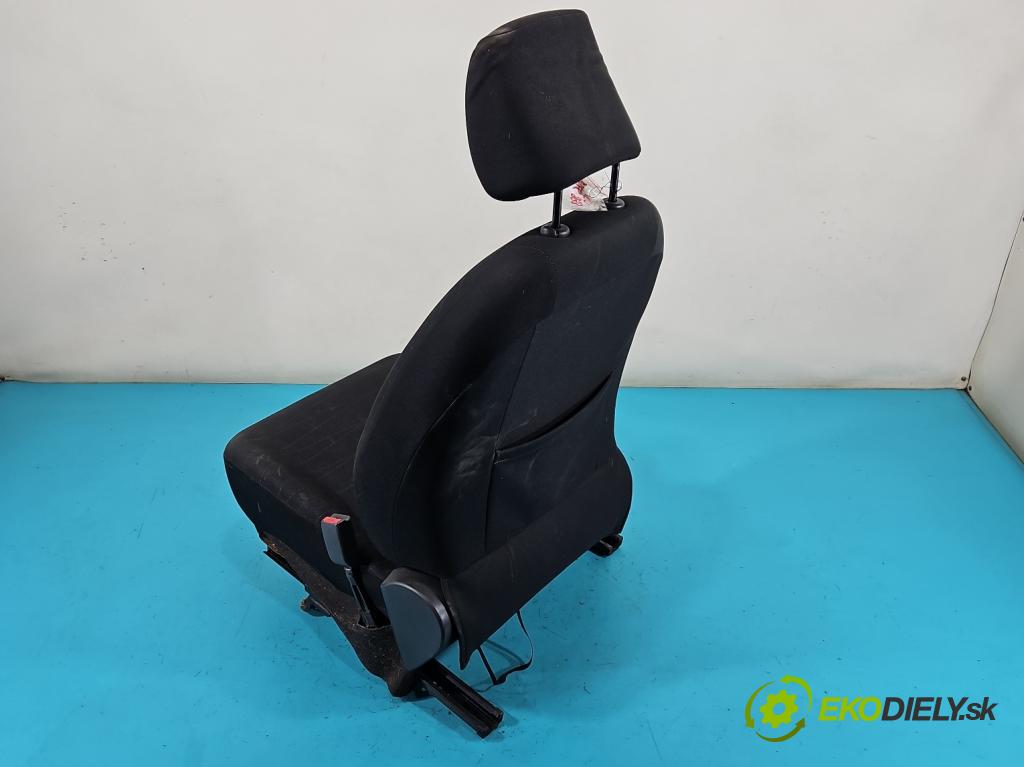 Toyota Yaris II 2005-2011 1.4 d4d 90 HP manual 66 kW 1364 cm3 5- Sedačka pravý  (Sedačka, sedadlo)